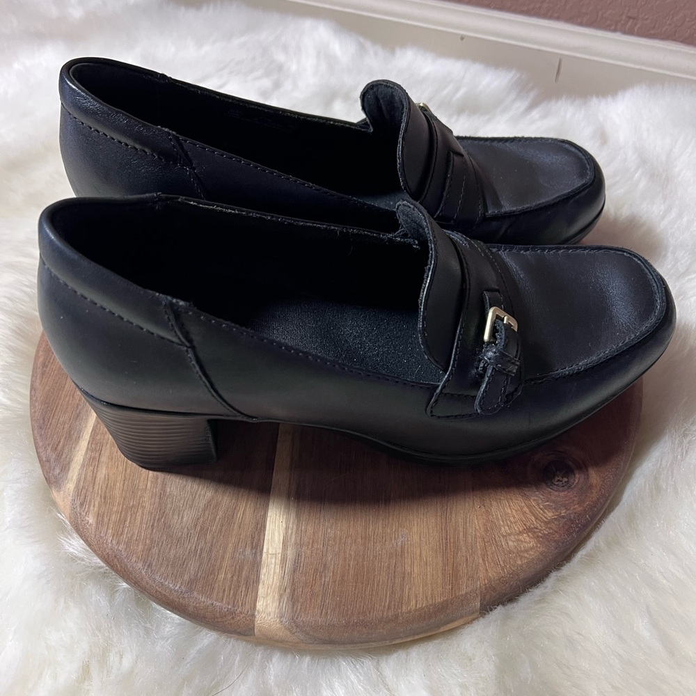 Clarks Black Leather Heeled Loafers Size 8.5 - Picture 2 of 10